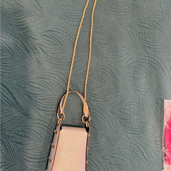 Elegant Silver Crossbody Bag - Picture 4 of 7